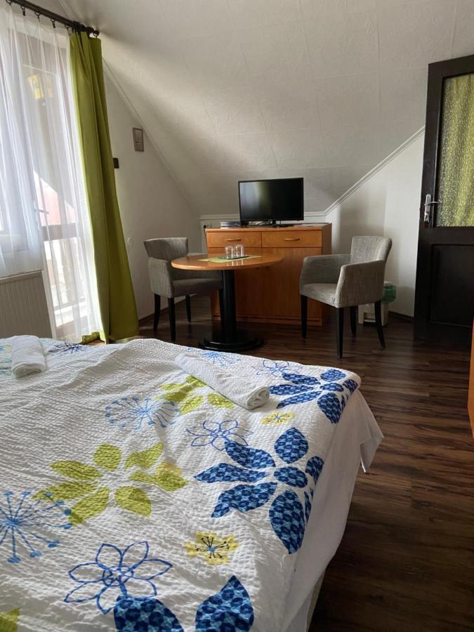 Teke Panzio Bed & Breakfast เคอร์เมนด์ ภายนอก รูปภาพ